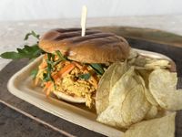 Pulled Chicken Curry Burger