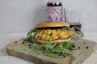 Pulled Chicken Curry Burger